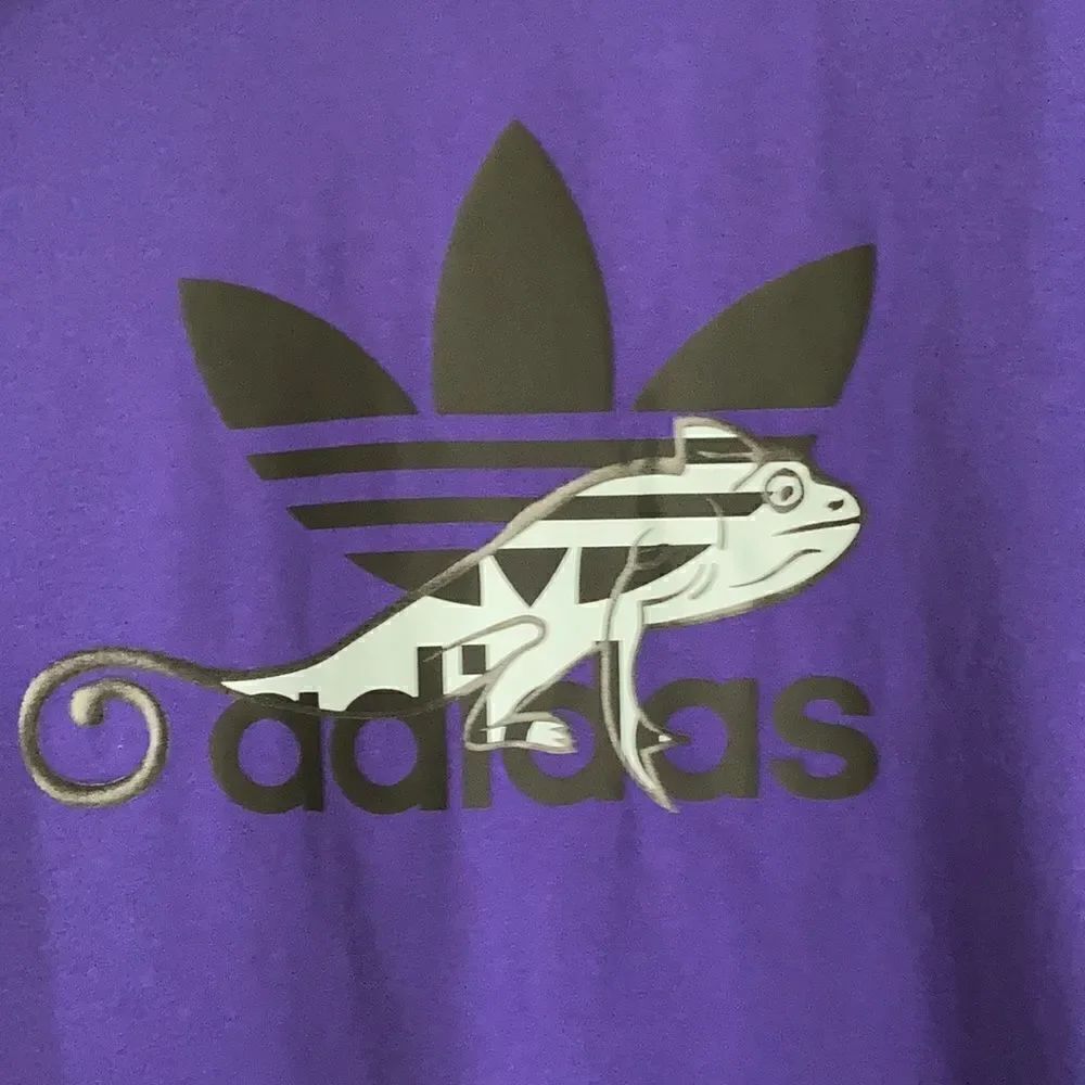 1 LEFT! Medium-Adidas Originals Logo T-shirt purple